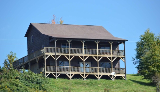 Rosey Outlook - Hot Tub, Great Views, Pool Table, between Boone & Blowing Rock