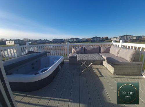 Rosie Luxury Hot Tub Caravan - theluxurycaravan - GV110 Grange Leisure Park