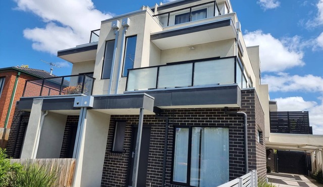 Rosie Townhouse at Gordon - prime location