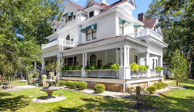 Ross Mansion Bed & Breakfast and Events