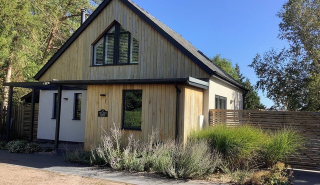 Ross on Wye,rural retreat, peace and quiet, private part walled garden.