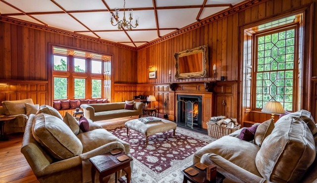 Ross-shire Hall - Seven Bedroom Villa, Sleeps 14