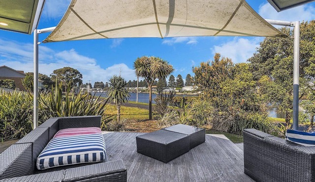 Rossleague House - Spacious Home with River Views