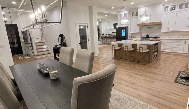 Roswell Downtown Canton St. Entertainer's Dream