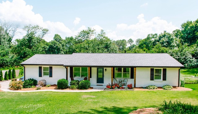 Roswell Retreat Near Canton Street