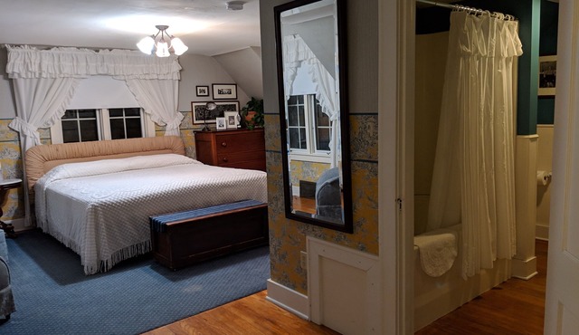 Roswell Suite in the Historic Garst Farmhouse at Whiterock Conservancy