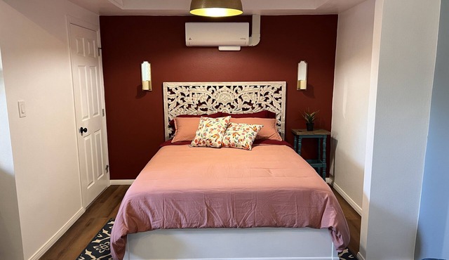 Rosy Casita with A/C near Base & Downtown with easy access to freeway
