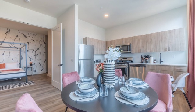 Rosy Retreat with NYC Views by the train! Free Parking+3 beds. ✨10% OFF 7 days ✨