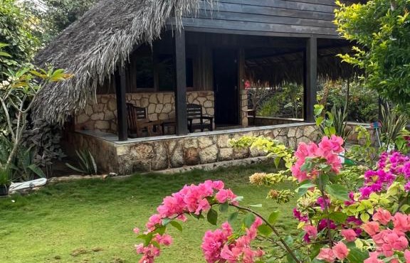 Rote Surf Resort - Lualemba Bungalows