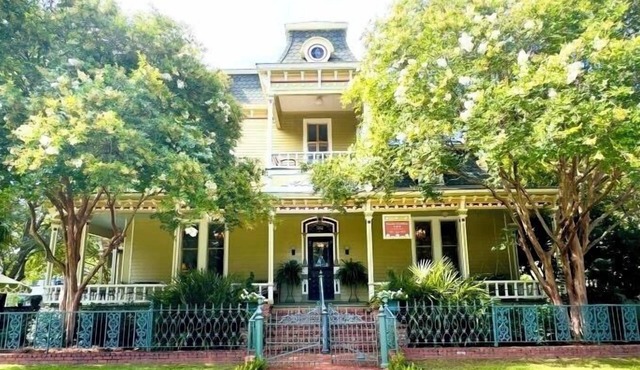 Rothschild-Pound House Inn