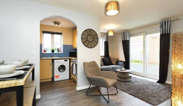 Rothwell Close Serviced Two Bedroom Apartment