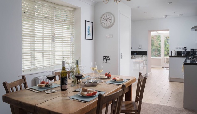 Rotterdam House - historic House in Chapel Street with sea views, dog friendly