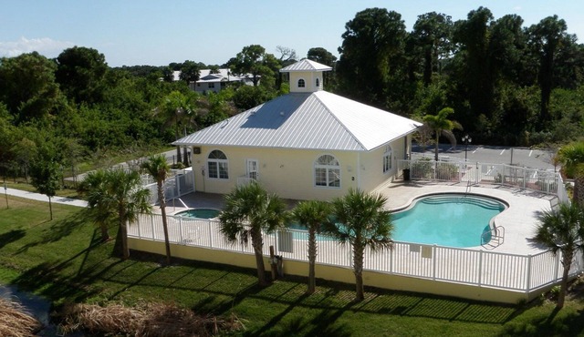 Rotunda West 3 Bedroom Condo with Amenity Access to Pool