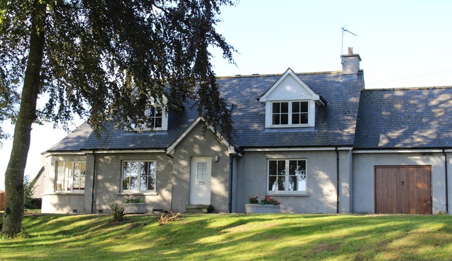 Roualeyn Cottage - A Beautiful Country Cottage, over looking the Deveron Valley