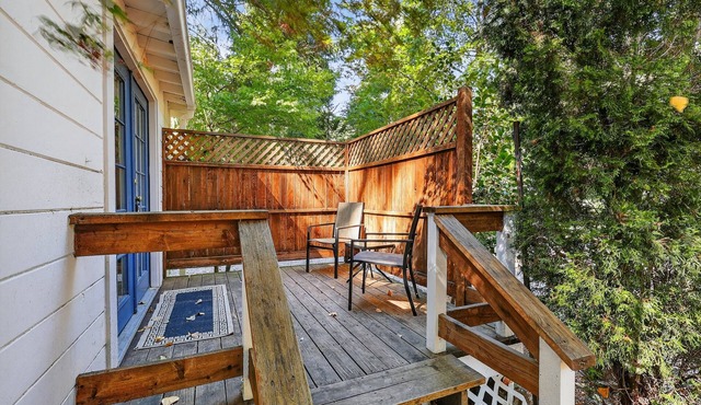 Rouge Cobb Mountain Hotel - Cabin 5