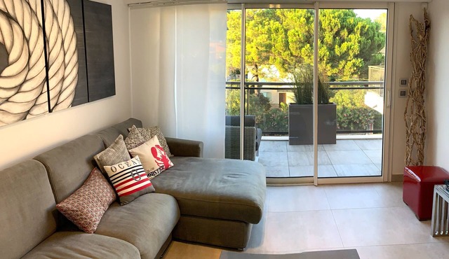 "Rouge" luxury apartment in the exclusive resort of Saint Tropez