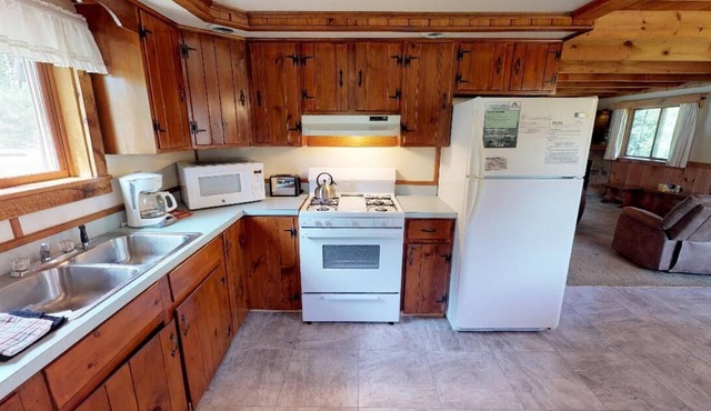 Rough Cut Lodge - Pine Cabin