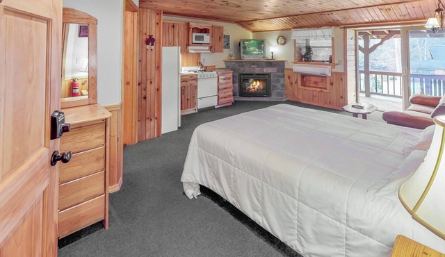 Rough Cut Lodge - Suite 2