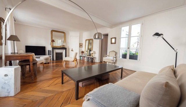 Roulette, 1BD/1BA, 2 people