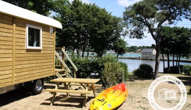 Roulotte 3 Pièces 4 Personnes + TV