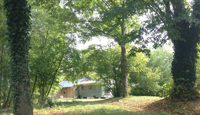 Roulotte Astrance at Les Roulottes de la Gare, 15 minutes from the Morvan Nature Park