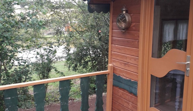 Roulotte AU Bord D'un Etang