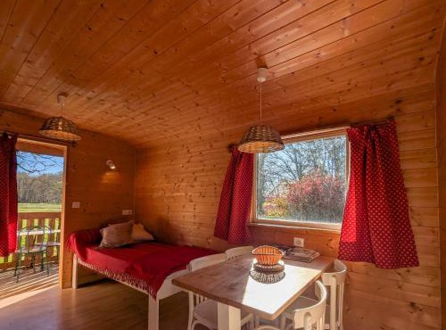 *Roulotte cosy avec piscine, pétanque et jardin près de la maison de George Sand* - FR-1-591-77