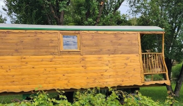 Roulotte et Spa en Pleine Nature Calme et Sérénité Pour un Séjour Ressourçant