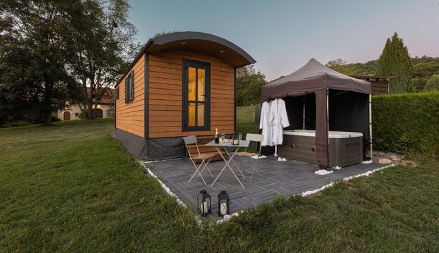 Roulotte Paradis: insolite, SPA privatif, piscine