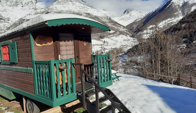 Roulotte Rhododendron – Unique Stay in Gavarnie-Gèdre