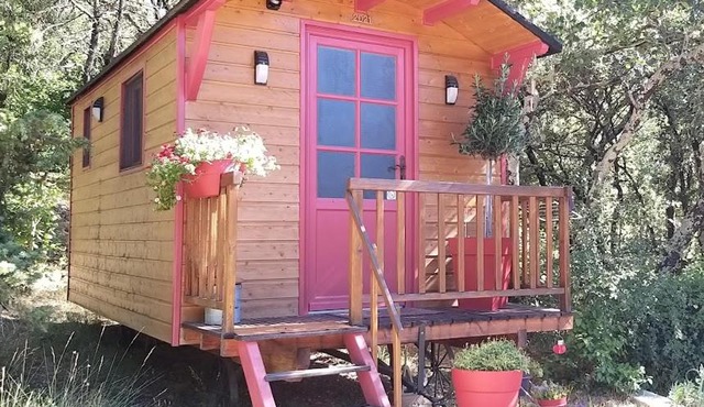 Roulotte romantique avec piscine en Cévennes