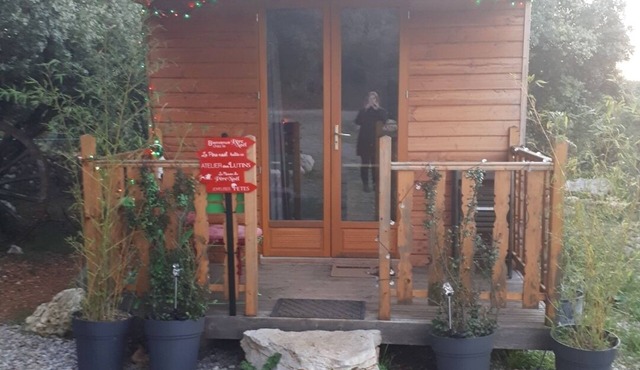 Roulotte Toute Équipée en Garrigue au Calme