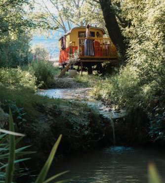 Roulotte Tzigane au bord du ruisseau - Drôme Provençale (2p)