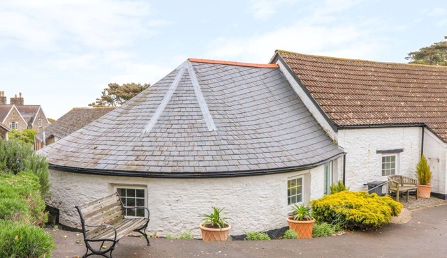 ROUND BARN, pet friendly, character holiday cottage in Ilfracombe