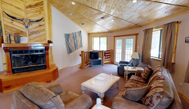 Round Eagle House on the River with Wifi