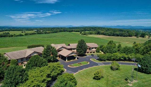 Round Hill Inn