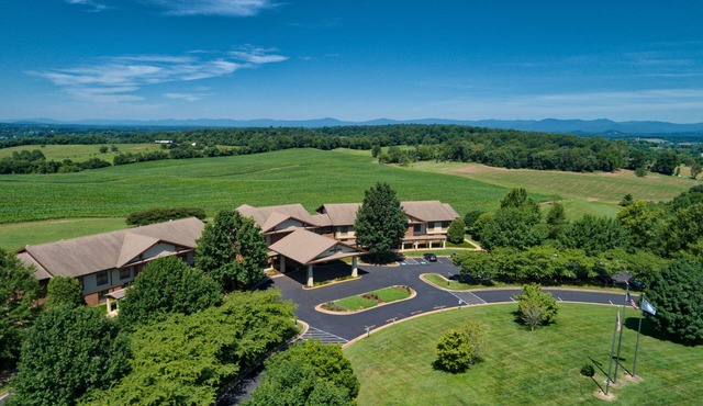 Round Hill Inn