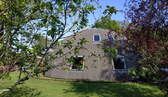 Round house 220 m2, large garden, 10 mn from Vannes