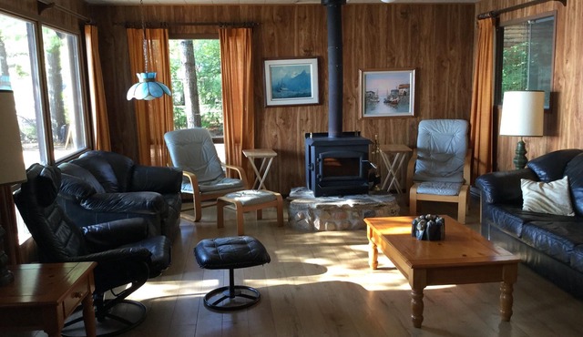Round Lake Family Cottage, near Bonnechere, Foy and Algonquin Provincial Parks