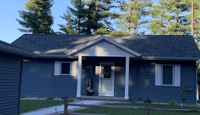 Round Lake -Full Recreation lake Cottage