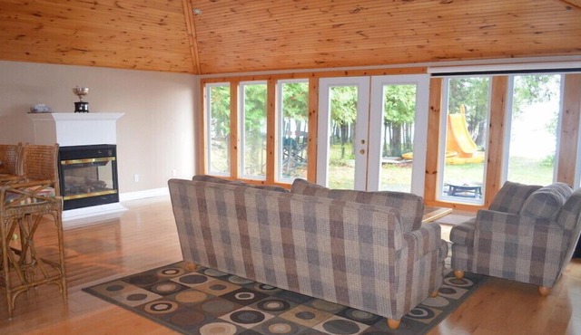 Round Lake Hideaway - Havelock, Ontario, Canada