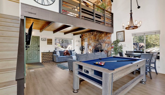 Round Rock Lodge at Big Bear | Boulder Bay Modern Retreat w/Pool Table | Minutes to Activities