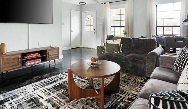 Round Rock Stay | Near Dell Diamond + Concerts