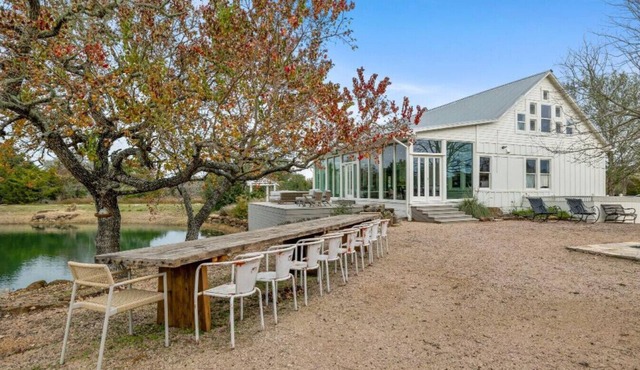 Round Top entertainer's oasis w/POOL, Pond & more!