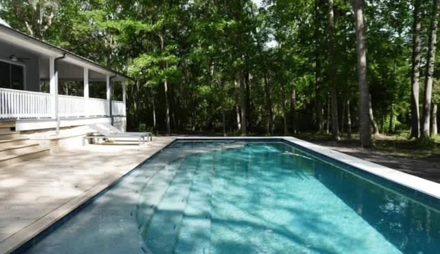 Round Top Getaway | Pickleball + Hot Tub + Pool
