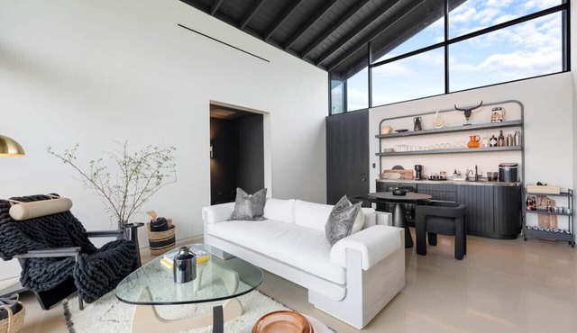 ROUND TOP Luxury Casita overlooking breathtaking views!