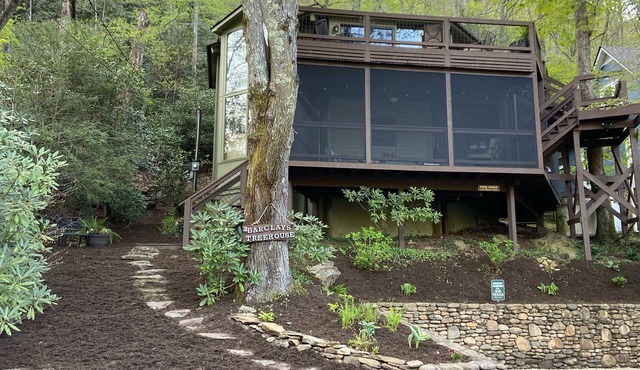 Round “Treehouse”. Perfect Center location