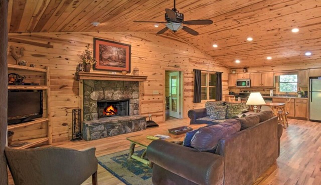 Roundabout Cabin 2/2! Pool Table! Near Helen!