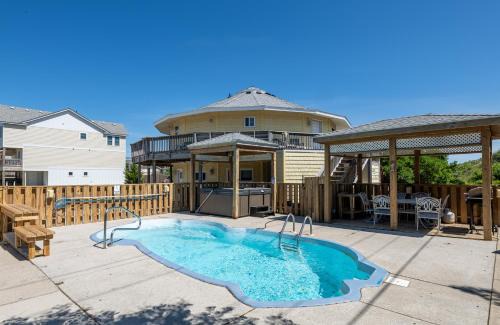 Roundabout Resort - Kitty Hawk MP 3, Oceanside, 500 Yds to Beach, Pool, Hot Tub, Pets OK