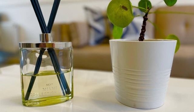 Roundhay lounge modern space WITH SKY SPORTS, CINEMA AND FREE WIFI